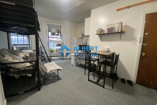 Living Area - *Large Studio, Steps to Greenline - HEAT/HOTWATER INCLUDED!