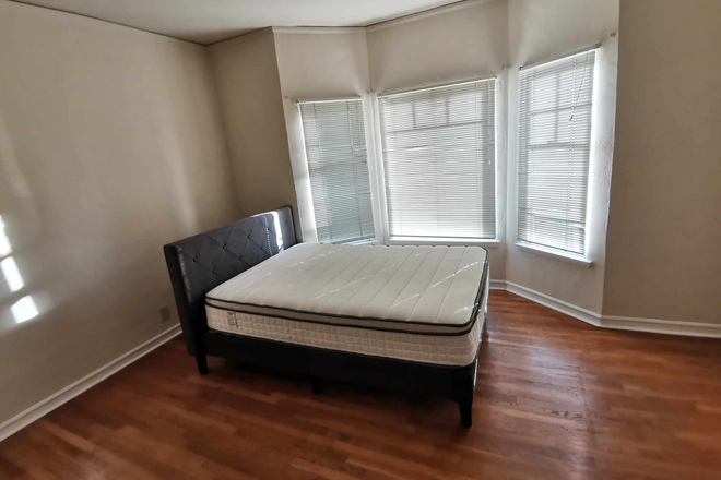 Bedroom - North Side apartment Close to campus - Single room