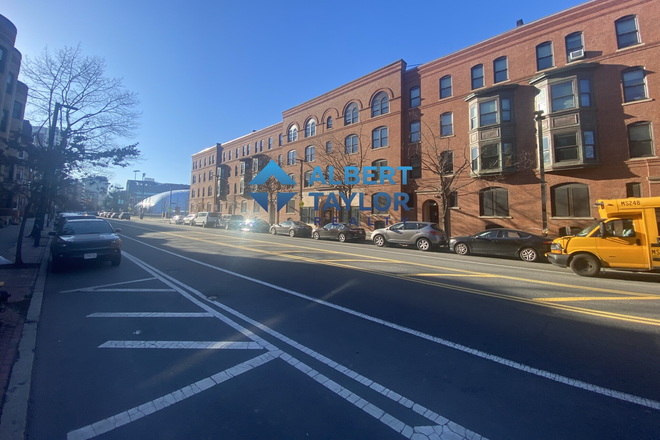 Columbus Ave - Top-Floor 4 Bedroom on Columbus! Heat & Hot Water Included!! Apartments