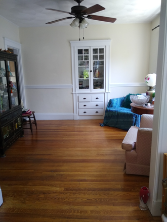 living room - Spacious****Sun filled***Davis Square***Redline***2 floors of living space***house to Share