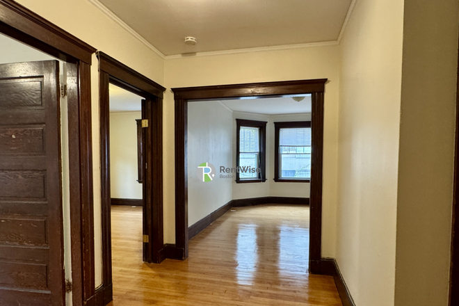 1 - Renovated 3-Bedroom in Mid-Cambridge – Heat & Hot Water Included Apartments