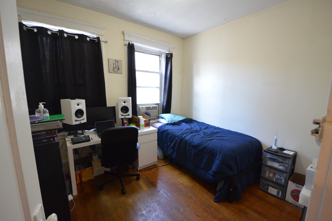 105 Peterborough St. - No Broker's Fee!! Avail 9/1 - Sunny, Spacious 1Bed Split on Peterborough St Apartments