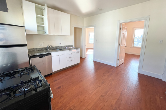 Kitchen - Cute 3 Bedroom Apartment off Columbia Rd
