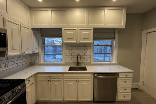 Kitchen - LUXURY CONDO NEAR TUFTS UNIVERSITY