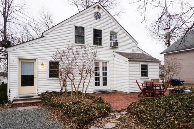 Entry and patio - 2BR/2 Bath Cottage-Dey Rd-Plainsboro House