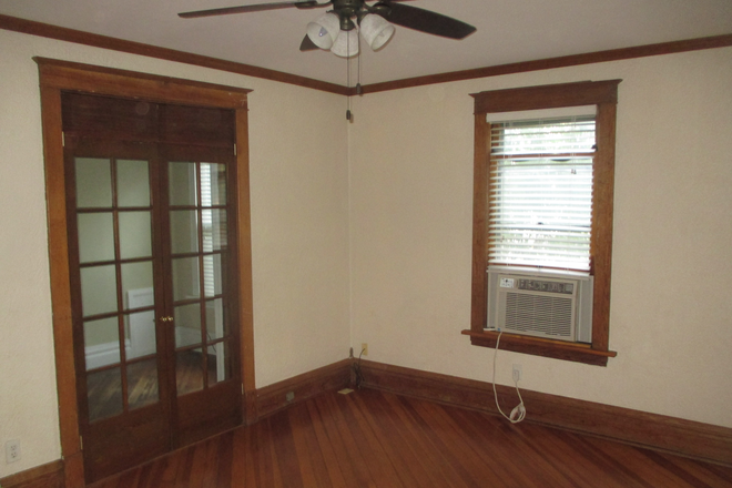 Hardwood floors - Two Tenants looking for THIRD Roommate -$650 Includes all Utilities - VALUE FOR PROXIMITY TO CAMPUS House