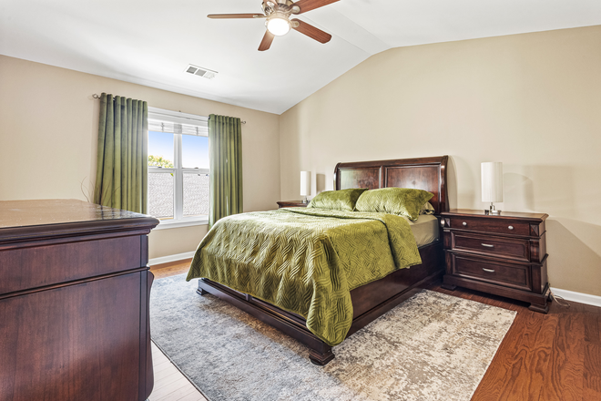 Master Bedroom - Oakdale Bluffs Townhome