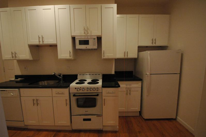 58 - Massive 4 bedroom 2 Bathroom apartment minutes From Campus !