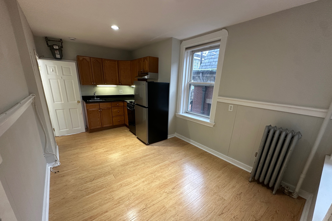 Open kitchen / living room - Spacious 2 bedroom w/ great layout, hardwood floors, open kitchen/living room & more! Apartments