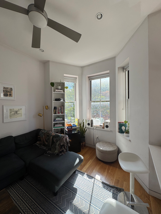 Living room - Unit Available — Mission Hill (May-December) Townhome