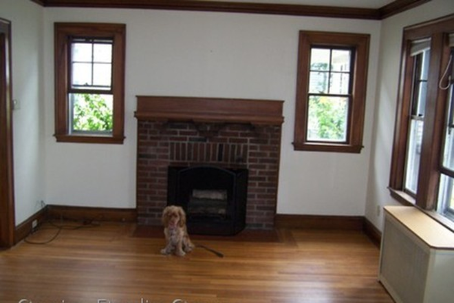 . - Sunny 2 Bed / 1 Bath w/ Parking!! Available 8/31/2025! Apartments