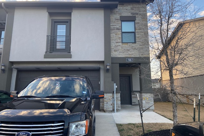 Outdoor front of condo - Pershing Pointe Villas, Furnished, Less than 5 yrs old, 2 car garage, bathroom for each bedroom