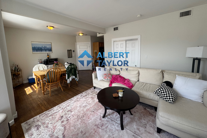 Living Area - Renovated 3 Bed 1.5 Bath in Cleveland Circle!!
