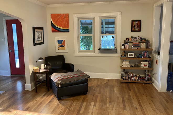Reading Room - 2 bed/2 bath furnished home near parks, restaurants and bars!