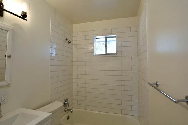 Bathroom 1 - Newly Renovated Property on Desirable James Island! Minutes to Folly Beach and Downtown.