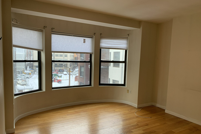 Call NOW for showings! 617-236-8600 - BEACON ST - LUXE 2BR/1BA IN THE BELVOIR IN KENMORE SQ FOR *9/1/2026* W/ LNDRY IN BLDNG, ELEVATOR!