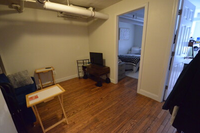 Livingroom - Room Rental one room in 2 beds in Burbank  st walk to Campus No FEE Apartments