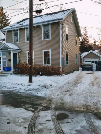 Outside street view - 4 bedroom single family 1 street from UVM campus House