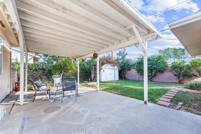 Backyard - Room for rent/very close to campus