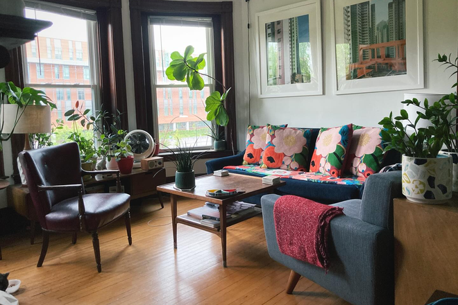 Living room - Large BR in 2BR Union Square apt: 9/1