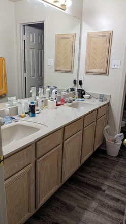 Bathroom sink - Private Room For Rent Apartments