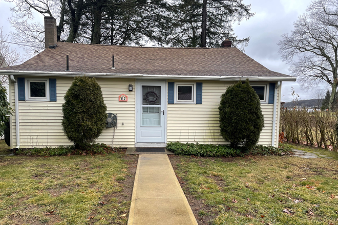Lake House - COVENTRY LAKEFRONT HOME-FURNISHED