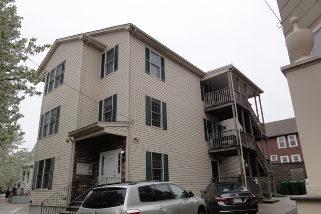 OUTSIDE - TUFTS: STUDENTS OR STAFF, NEWER CONSTRUCTION, SPACIOUS 4 SECURED BEDROOMS, SHARED COMMON SPACES