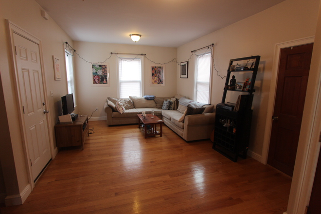 ` - Spacious condo 2 blocks to the Central Sq T.