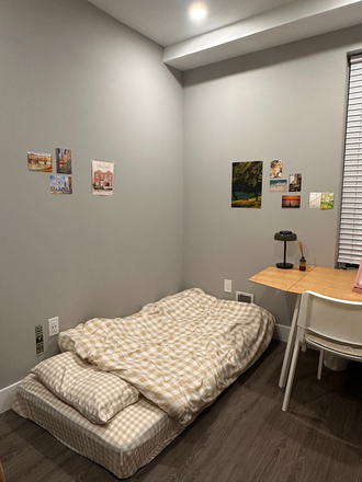 Bedroom - Newly renovated townhouse, near Johns Hopkins Homewood Campus