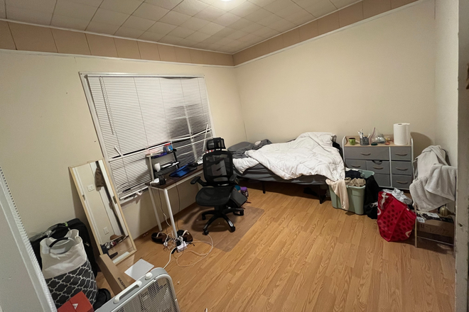 Room view - Single room summer sublet - $900/month all inclusive (one block from the campus)
