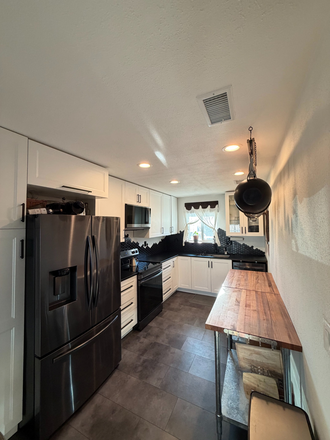 kitchen - Condo- walk to campus