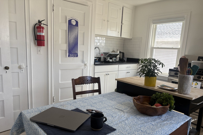 Kitchen - Summer sublet: 1BR apt-Linden Lane-Princeton