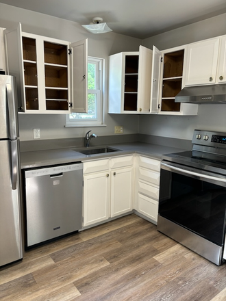 newly renovated kitchen - Arthur Court Townhome