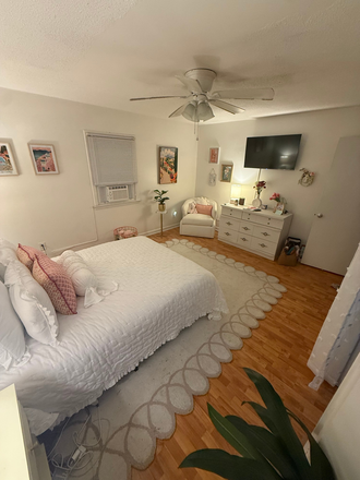 Bedroom - House minutes from King St and Campus