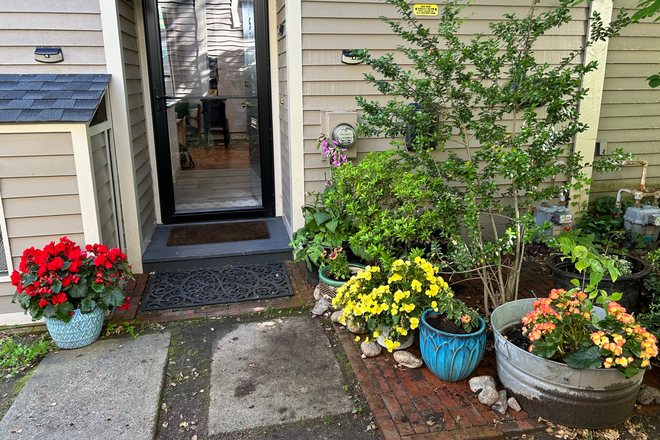 Front - Fully furnished renovated 3BR townhouse with gard.+parking near Harvard MIT