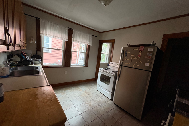 Kitchen - Sublease close to campus Duplex