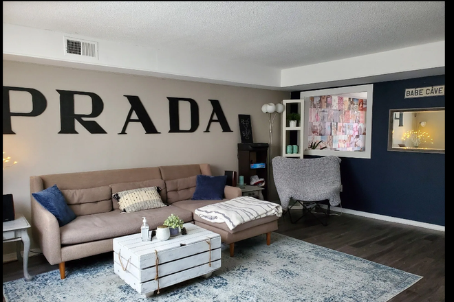 Living room - Carriage House Townhomes