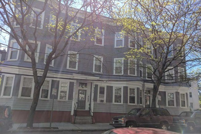 . - STUNNING 2 BED, HEATING INCLUDED, NO BROKER FEE!! Apartments