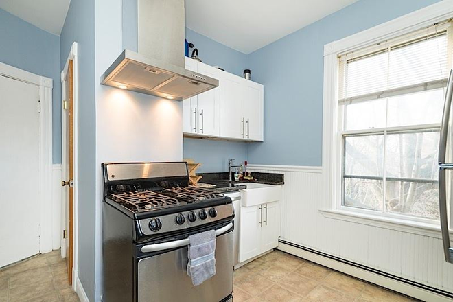 Kitchen - Sunny Pet Friendly 1 Bed With Laundry Access