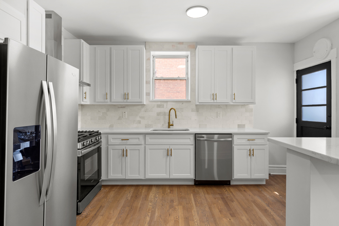 Kitchen - Apartment on Kingsland Ave