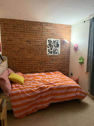 Bedroom - 103 Gainsborough St. Apartments
