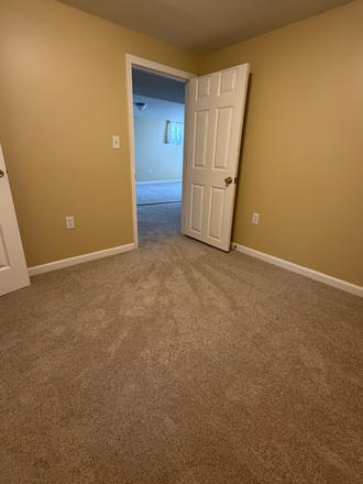 Study - Sunny 1 bedroom apartment in Riverdale Park  home