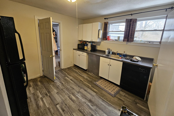 Kitchen - 213 N. Eagleville Rd - Walking Distance to Class/On Campus Shuttle line! House