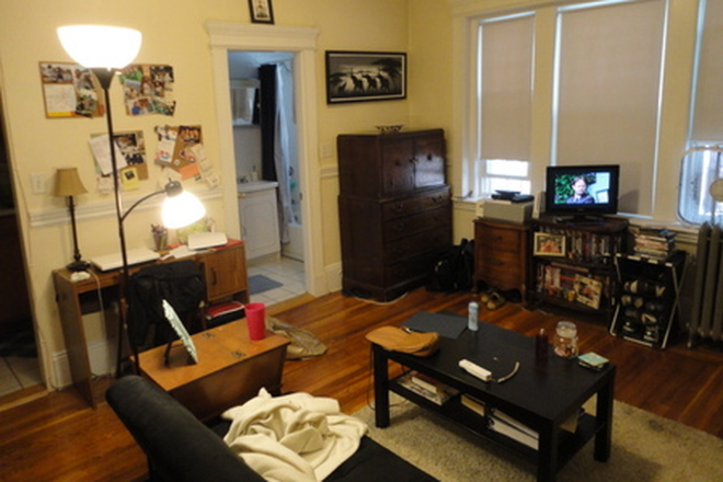Bedroom-LIVINGROOM - BEAUTIFUL TOP FLOOR STUDIO NORWAY ST 09/01 SYMPHONY-FENWAY