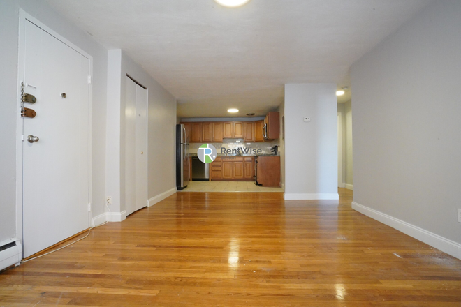 1 - Gorgeous Babcock St 2 bed, H/HW inc. Pets OK. NO FEE TO YOU! Apartments