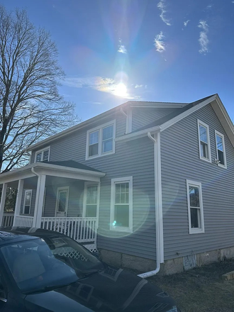 Front of house - 3 Rooms left! Will rent individually House