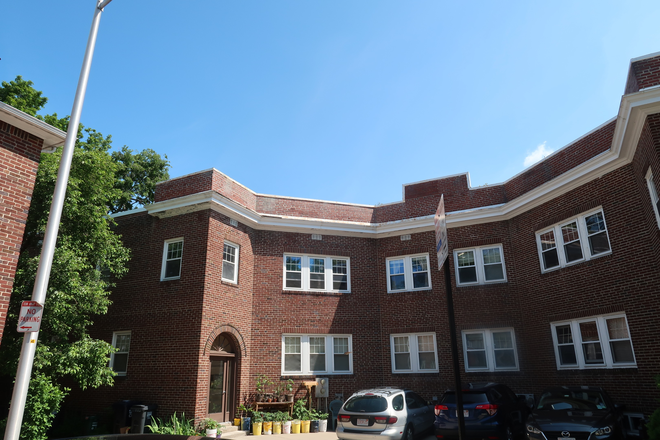 Outside street view - Sunny Central Square apartment