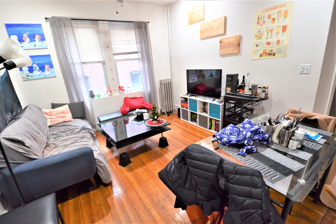 Living Room - 1 Bed 1 Bath on Symphony Rd - Available 9/1/26 Apartments