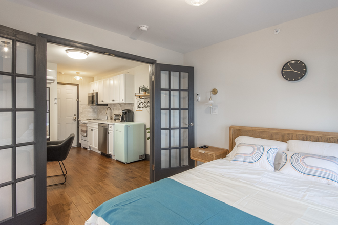 bedroom - Fully Furnished 1BR and Studio 5min walk to Drexel Townhome