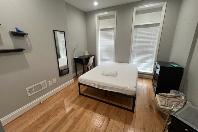 Bedroom - 1 bd in 4 bd rowhome next to JHU